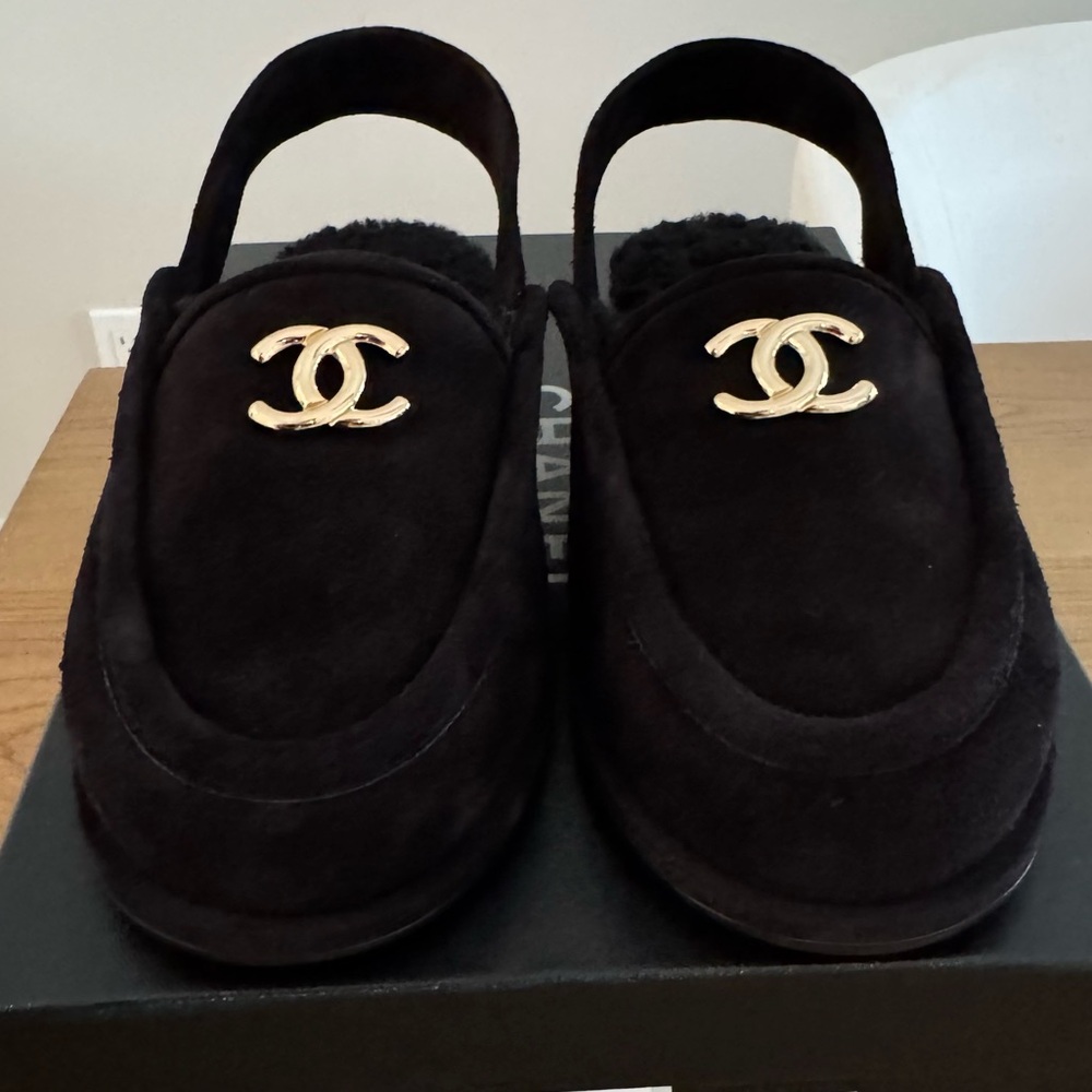 NWT Chanel Suede Slingback Sherpa Loafers, Size 39 - Picture 3 of 8